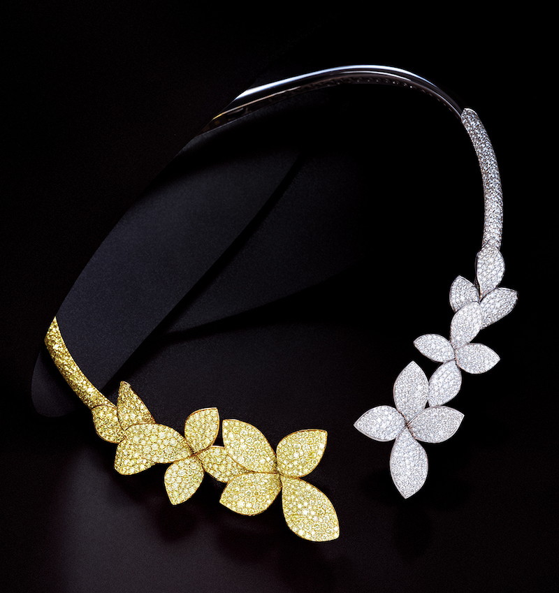 На фото: колье Pasquale Bruni Giardini Segreti из белого и желтого золота с прозрачными и желтыми бриллиантами