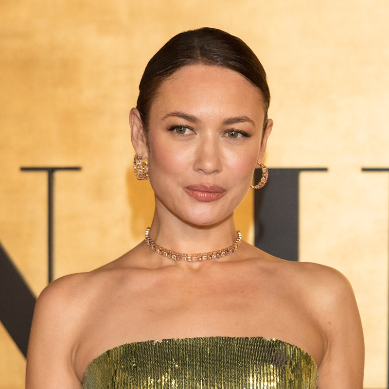 Ольга Куриленко в чокере и серьгах Messika by Kate Moss