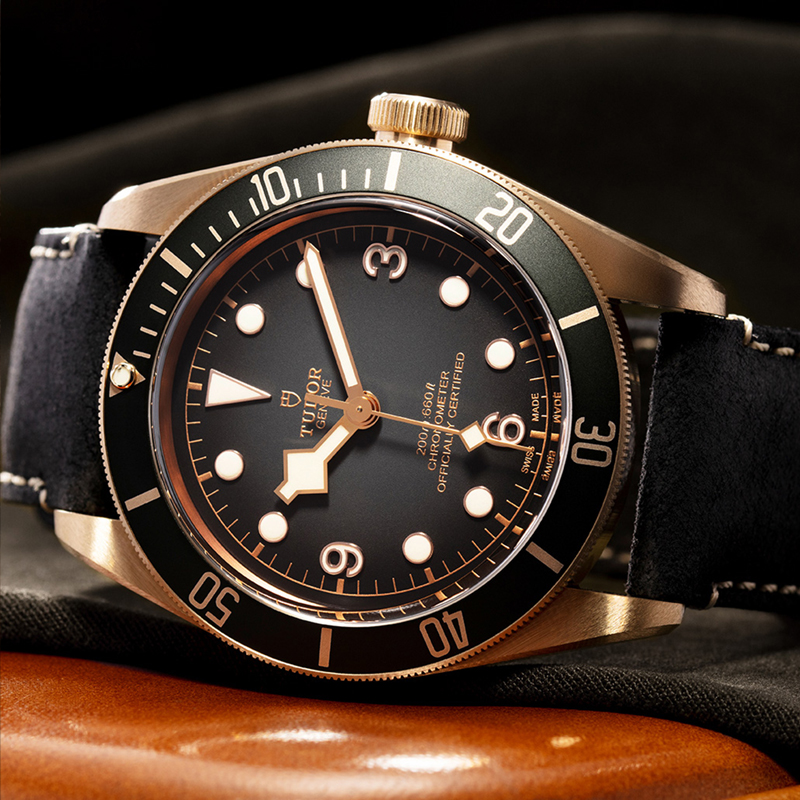 Часы Tudor Black Bay Fifty-Eight в 39 мм корпусе из стали с однонаправленным вращающимся безелем на кожаном ремешке