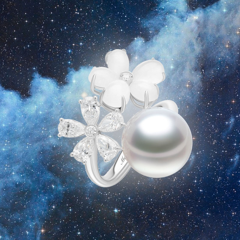Кольцо Mercury Flower из белого золота с бриллиантами, жемчугом и лунным камнем