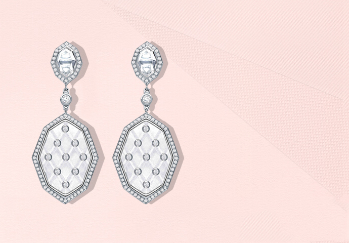 Серьги Garrard из коллекции Enchanted Palace из белого золота с бриллиантами и горным хрусталем