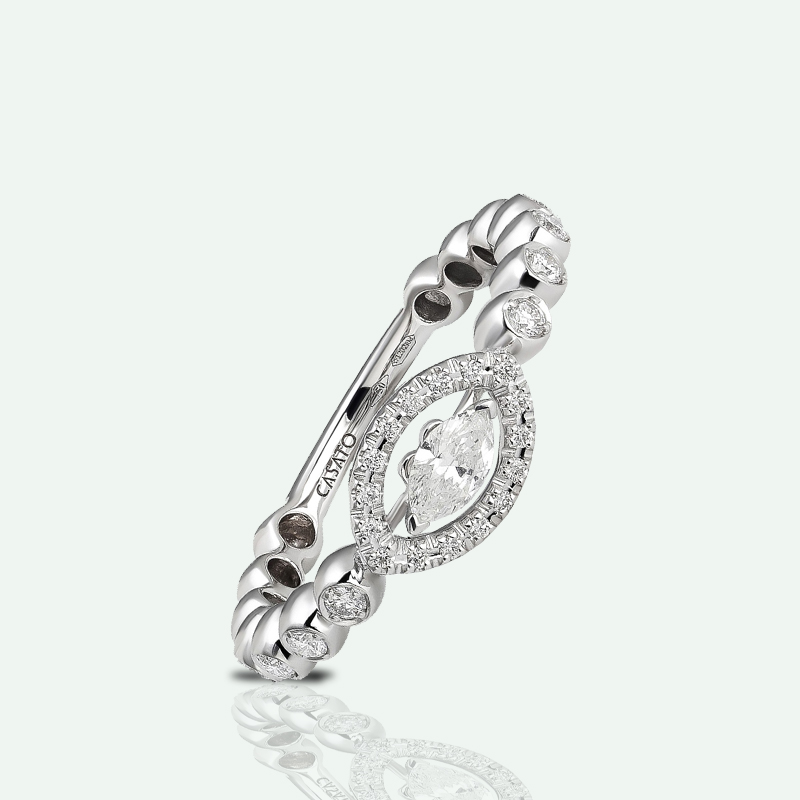 На фото: кольцо Casato Boutique из белого золота с бриллиантами