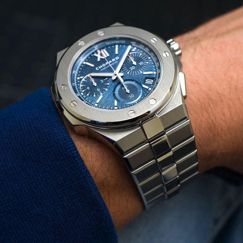 Часы Chopard Alpine Eagle в 44 мм стальном корпусе с датой, хронографом и интегрированным браслетом