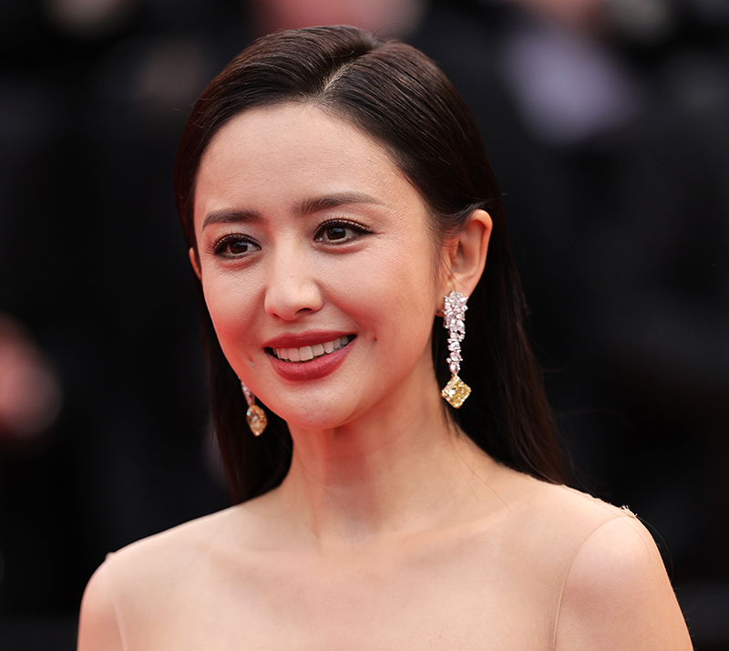 Лия Тун в серьгах Chopard Red Carpet из белого золота с прозрачными и желтыми бриллиантами (39.16 к)