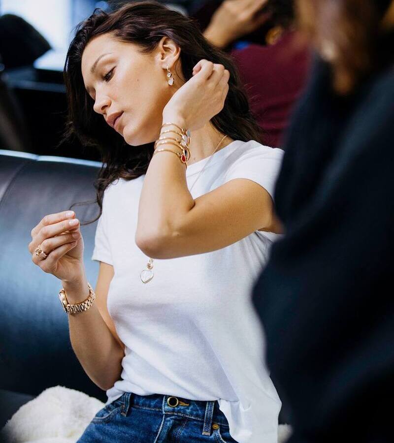 Белла Хадид в украшениях Chopard Happy Diamonds и часах Chopard Happy Sport в корпусе из розового золота с плавающими бриллиантами