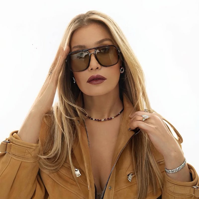 Кристина Бабушкина в колье и серьгах Sutra Jewels, кольце и браслете Mercury Classic, кольце Casato Yasmeen, кольце Yeprem