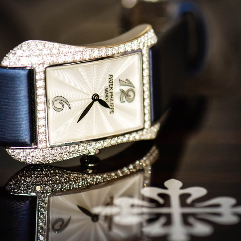 Часы Patek Philippe Gondolo в корпусе из белого золота с бриллиантами
