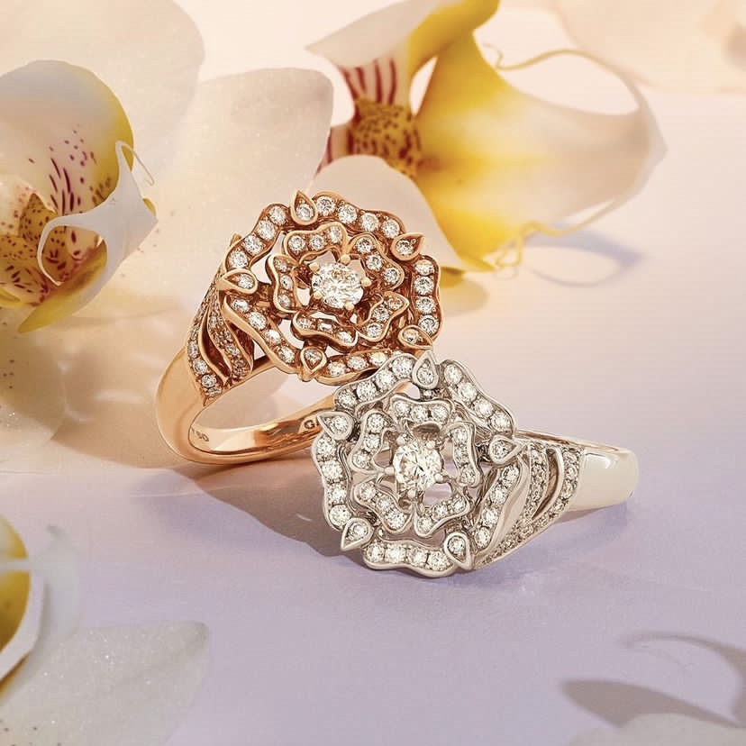 Кольцо из розового золота с бриллиантами и кольцо из белого золота с бриллиантами, все Garrard Tudor Rose