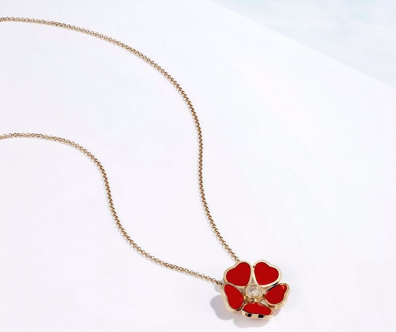 Кулон Chopard Happy Hearts Flowers из розового золота с красной эмалью и плавающим бриллиантом