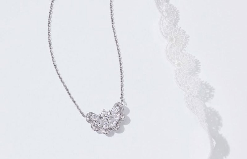 Колье Chopard Precious Lace Nuage из белого золота с бриллиантами