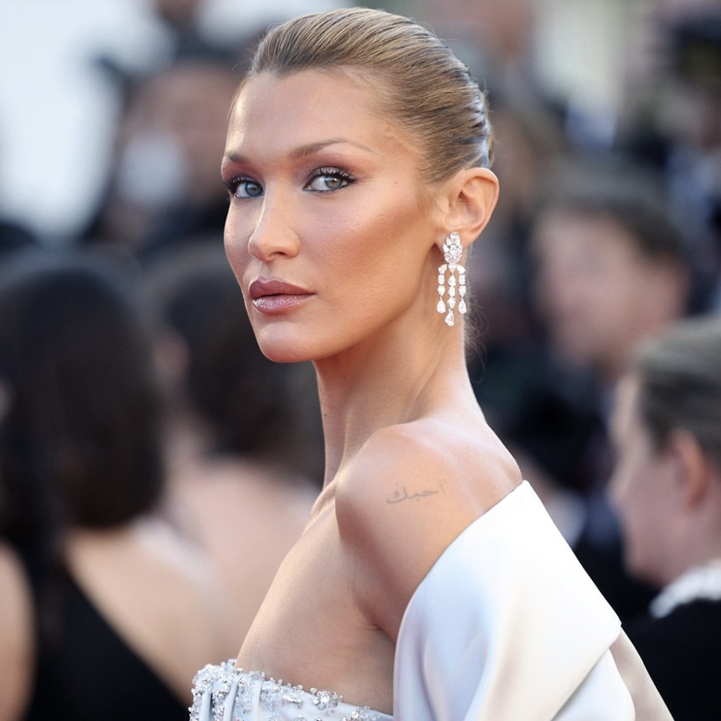 Белла Хадид в серьгах Chopard