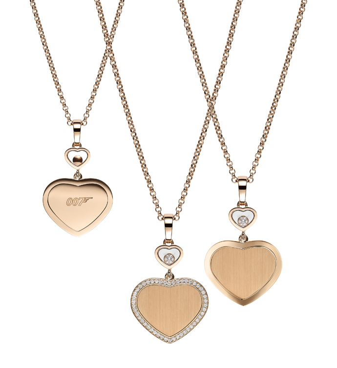 На обратную сторону кулонов Chopard Golden Heart нанесена гравировка в виде кольта и цифрр 007