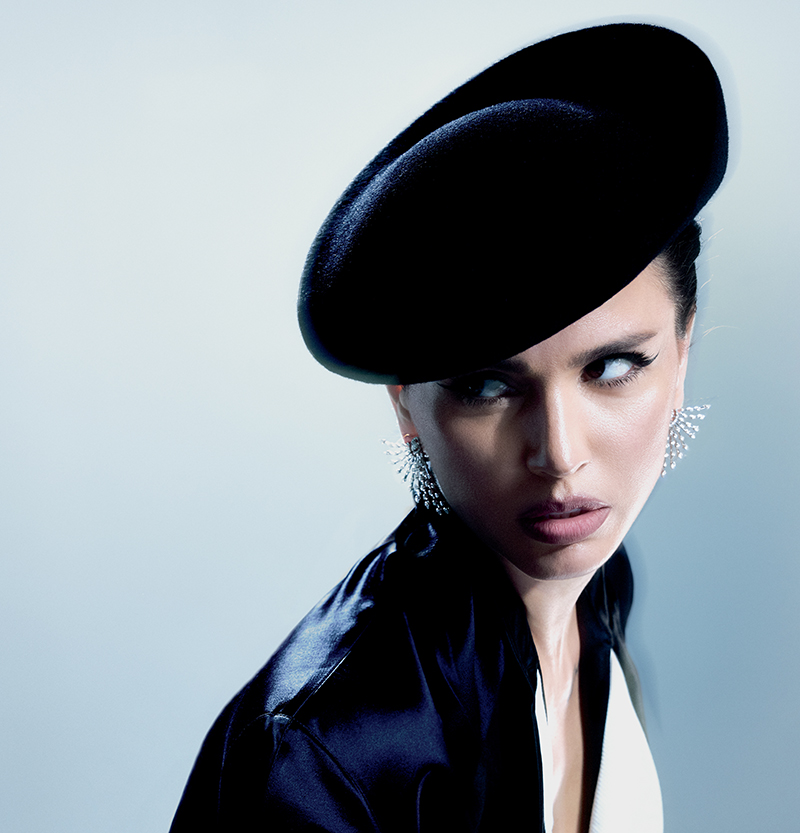 В серьгах Casato Maureen