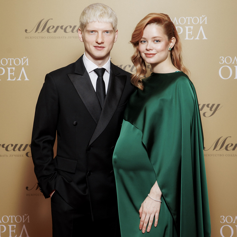 Святослав Рогожан и Мила Ершова в серьгах Flower и браслете Classic, все Mercury