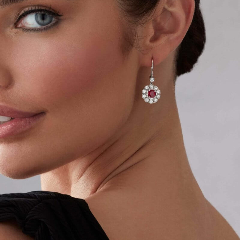 Серьги Garrard Marguerite 1735 из платины с рубином и бриллиантами