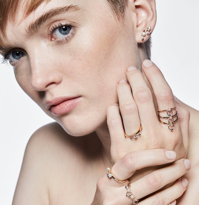 Модель в украшениях Delfina Delettrez Two in One