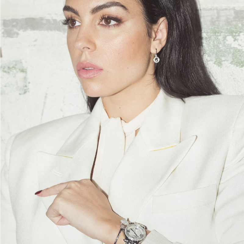 В часах Happy Sport, браслете Happy Hearts и серьгах Happy Spirit, все Chopard