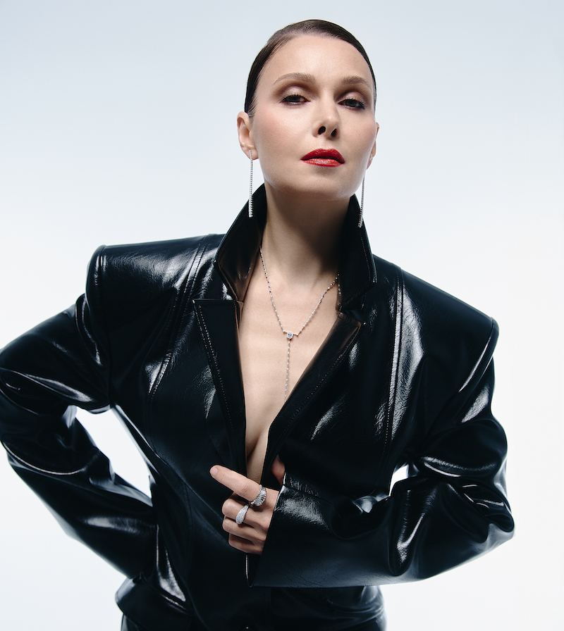 В серьгах Mercury Classic, колье Casato Maureen, кольце Casato Madame и кольце FerriFirenze Vito Mini-me