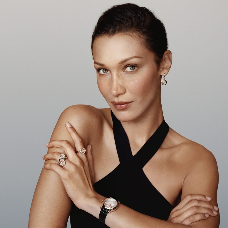 Белла Хадид в украшениях Chopard Happy Diamonds из белого и розвого золота с плавающими бриллиантами и в часах Chopard Happy Sport в корпусе из розового золота с плавающими бриллиантами