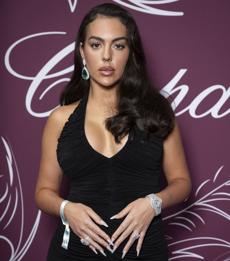 Джорджа Родригес в часах, кольце и серьгах Chopard