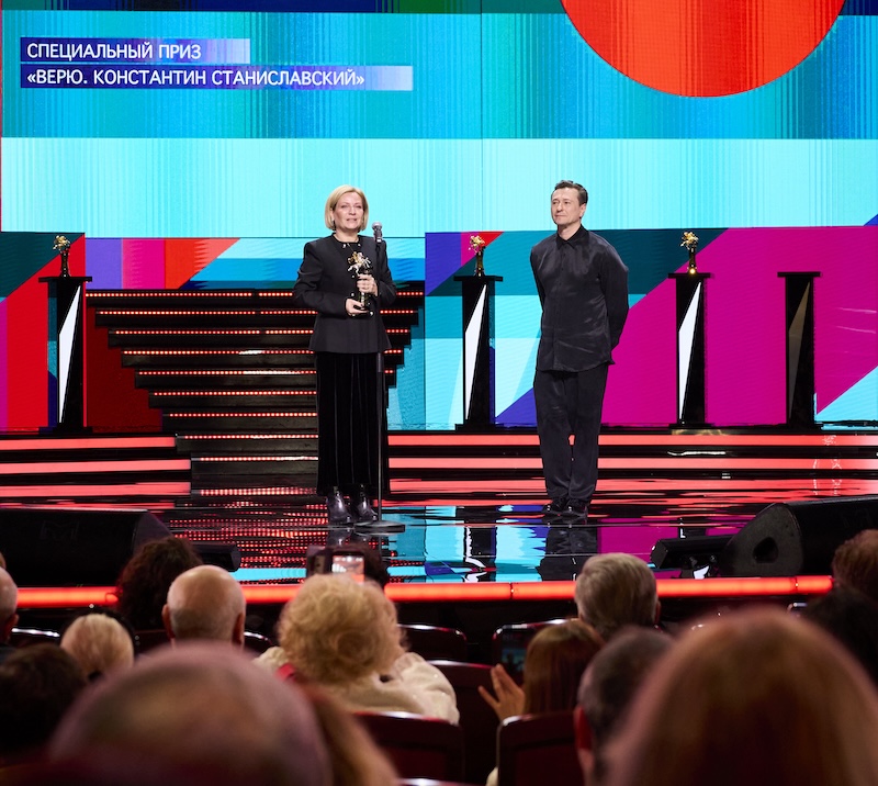 Министр культуры Ольга Любимова и народный артист Российской Федерации Сергей Безруков