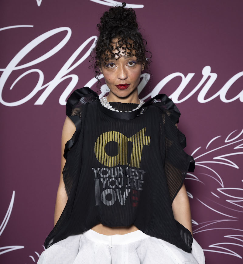 Рут Негга в колье Chopard