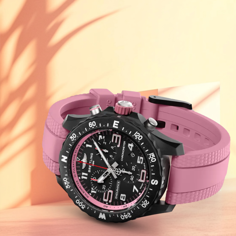 Хронограф Breitling Professional Endurance Pro в 38 мм корпусе из углеродного композита Breitlight® с указателем даты и вращающимся безелем