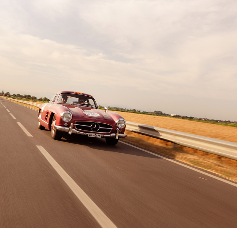 Ретро-автомобиль Mercedes-Benz 300 SL Gullwing семьи Шойфеле