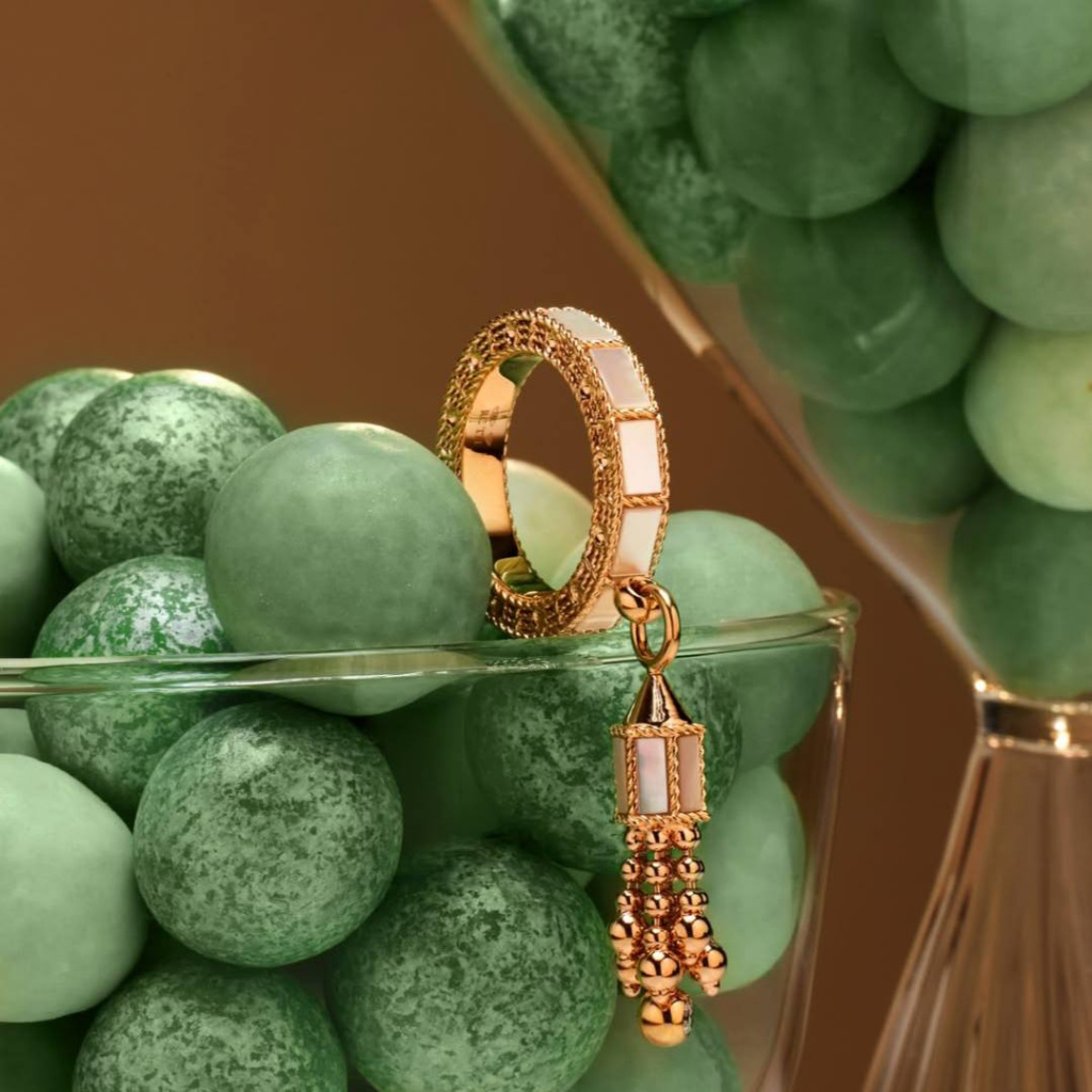 Кольцо Roberto Coin Art Deco из розового золота с перламутром, бриллиантами и рубином