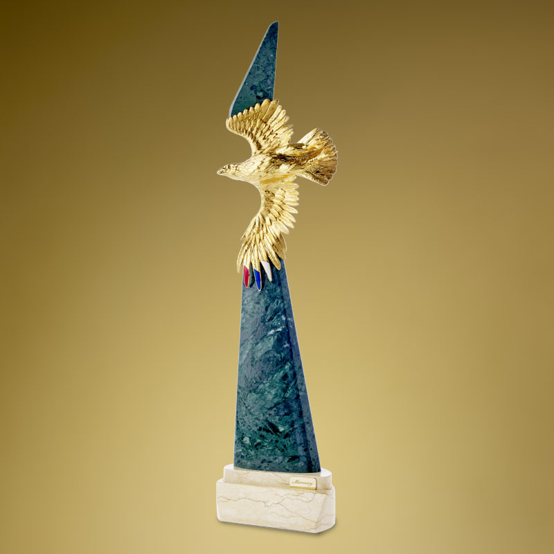Награда «Золотой Орел», изготовленная ювелирным брендом Mercury 