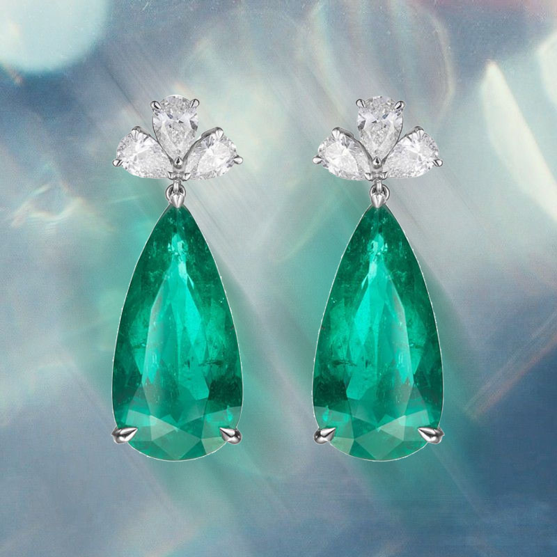 Серьги Chopard High Jewellery из белого золота с бриллиантами и изумрудами