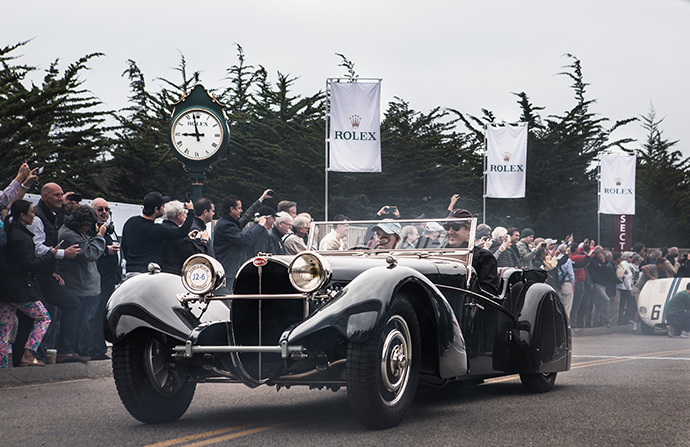 Старт парада Pebble beach tour D'elegance