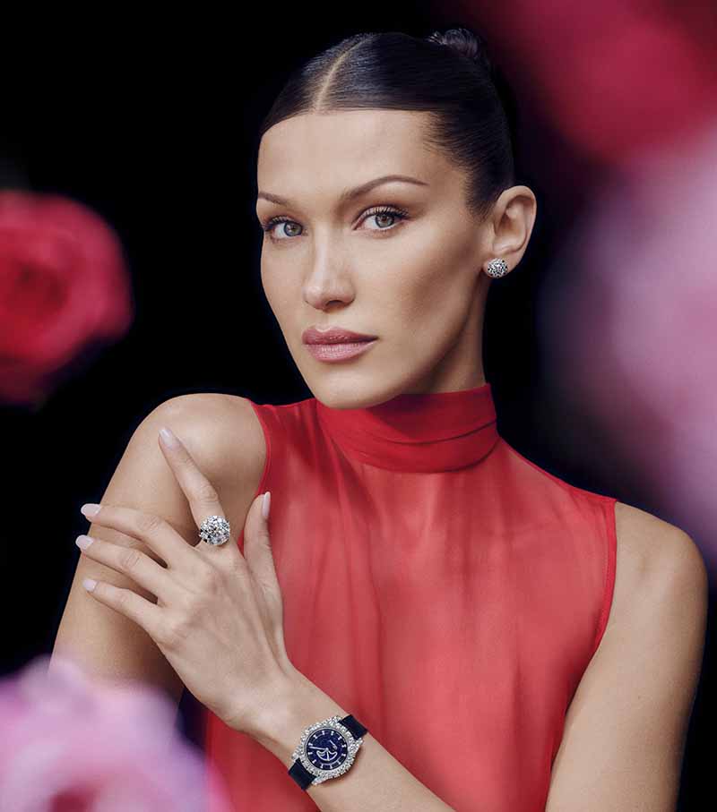 Белла Хадид в серьгах, кольце и часах, все Chopard L'Heure du Diamant