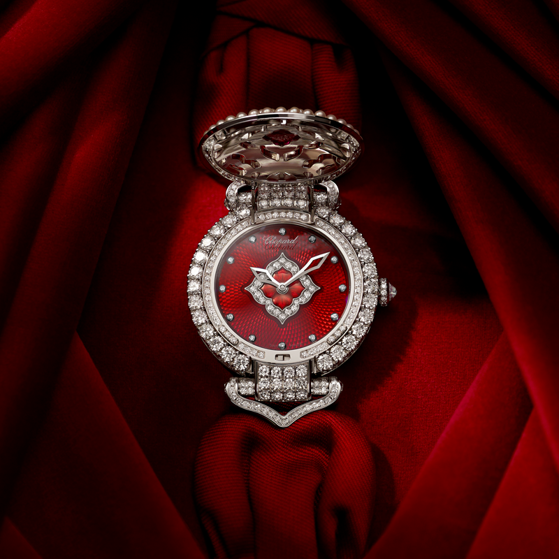 На фото: часы с секретом Chopard Imperiale Empress в 38 мм корпусе из белого золота, украшенные бриллиантами, жемчугом и рубинами