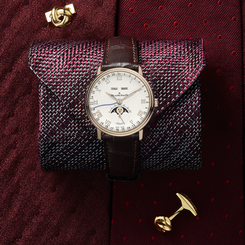 На фото: часы Blancpain Villeret Quantieme Complet 8 Jours в 42 мм корпусе из красного золота с полным календарем и календарем лунных фаз