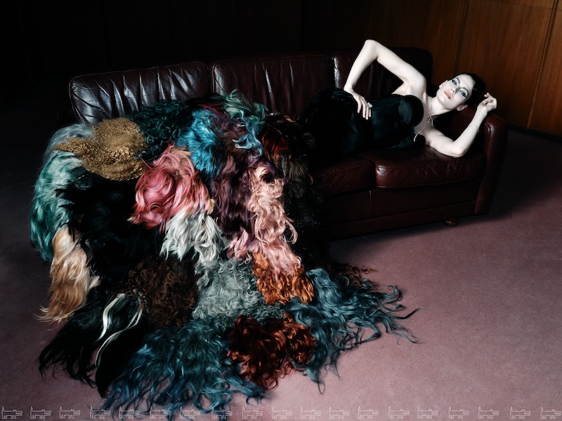 В колье Casato Boutique, кольце Yeprem и браслете Avant & Sharart