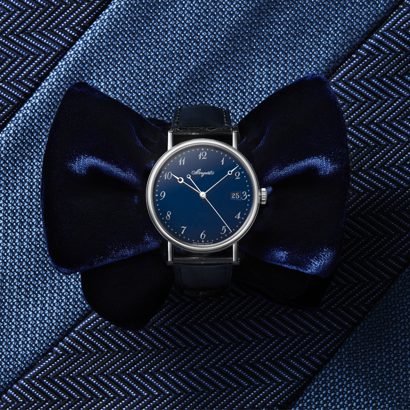 На фото: часы Breguet Classique 5177BB 2Y 9V6 в 38 мм корпусе из белого золота с указателем даты