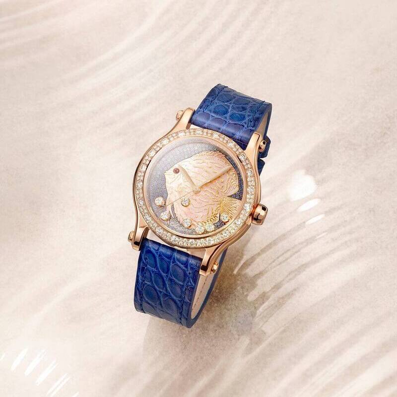 Часы Chopard Happy Fish из розового золота с сапфирами, перламутром и бриллиантами Часы Chopard Happy Fish из розового золота с сапфирами, перламутром и бриллиантами