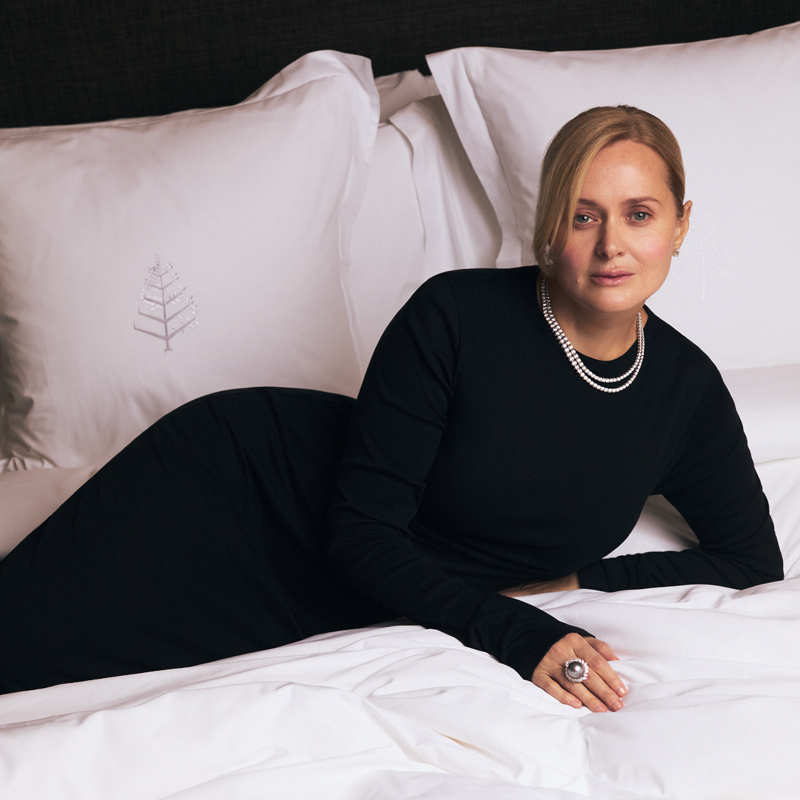 Анна Михалкова в колье и кольце Mercury Classic