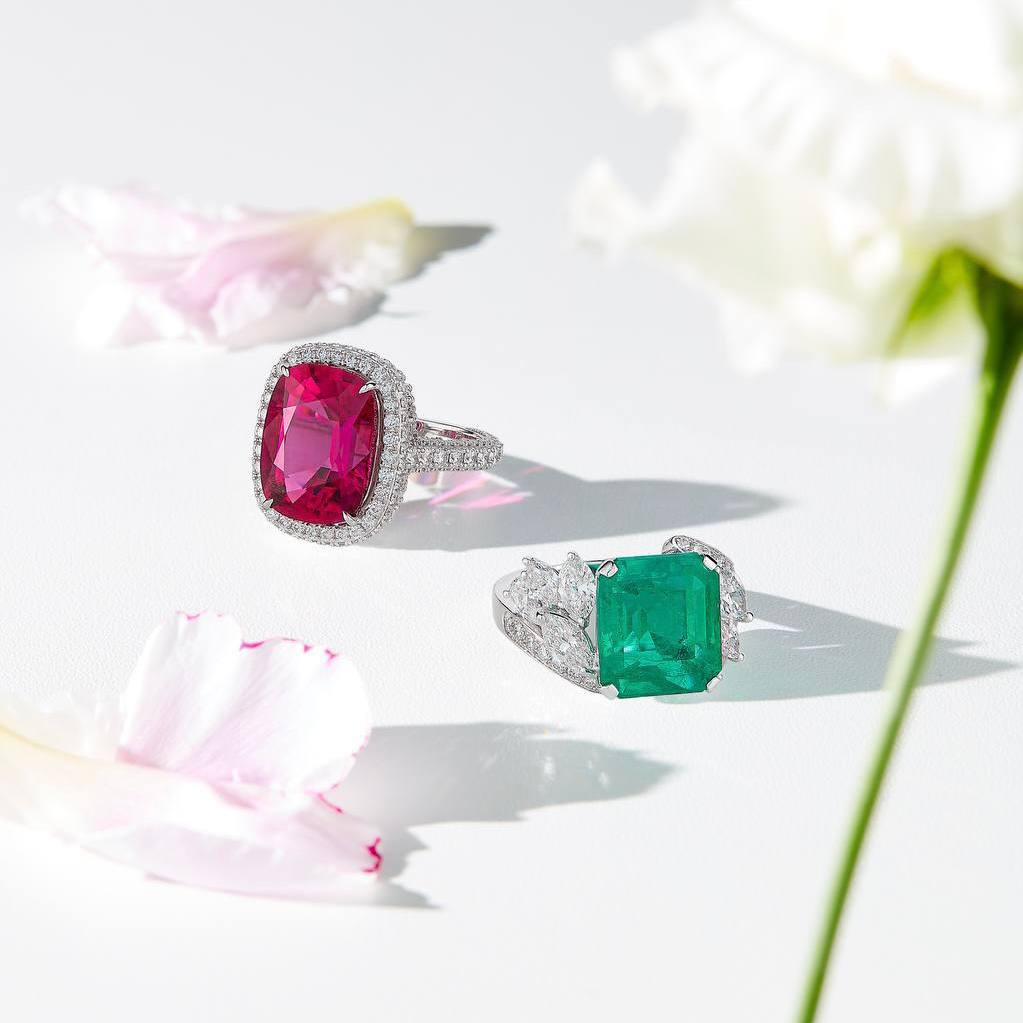 Кольца Mercury Gems из белого золота с рубеллитом, изумрудом и бриллиантами Кольца Mercury Gems из белого золота с рубеллитом, изумрудом и бриллиантами