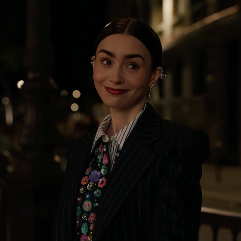 Лили Коллинз в каффах Yeprem