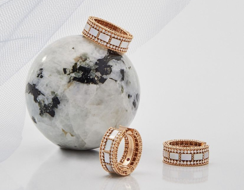 Серьги и кольцо Roberto Coin Art Deco из розового золота с бриллиантами, перламутром и рубинами