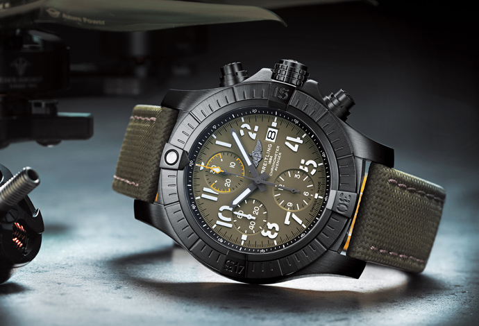 Хронограф Breitling Avenger Chronograph 45 Night Mission корпусе из черненого титана