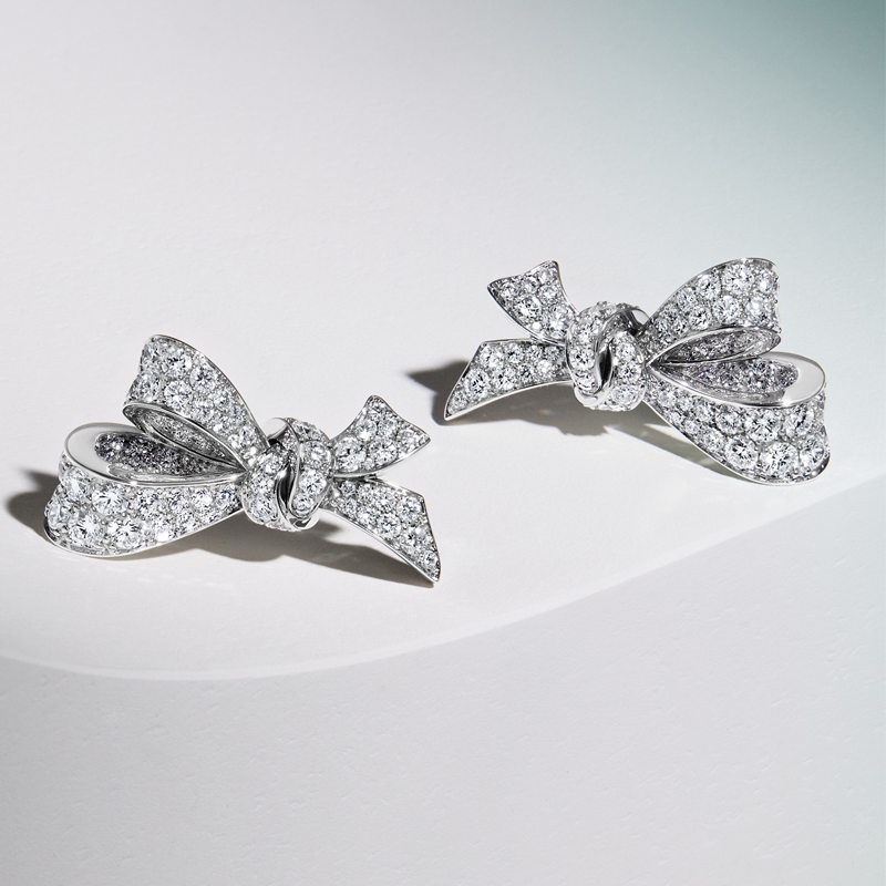 Серьги Graff Bow Motif из белого золота с бриллиантами