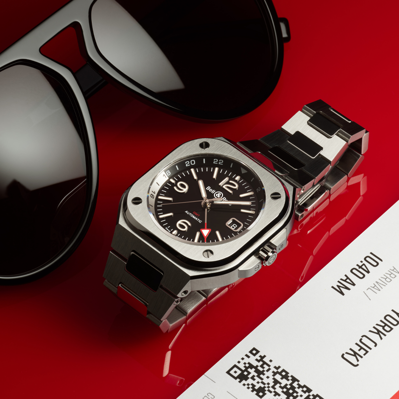 На фото: часы Bell & Ross BR-05 GMT в 41 мм стальном корпусе с указателем даты и вторым часовым поясом