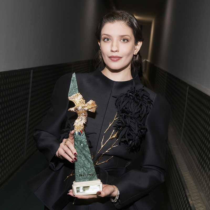 Лучшая актриса второго плана Анна Чиповская в серьгах и браслетах, все Mercury Classic