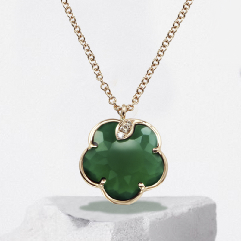 На фото: кулон Pasquale Bruni Bon Ton из розового золота с зеленым агатом и бриллиантами