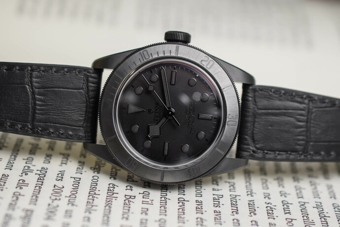 ЧасыTudor Black Bay Ceramic One, керамика, титан, PVD-покрытие, люминесцентное покрытие