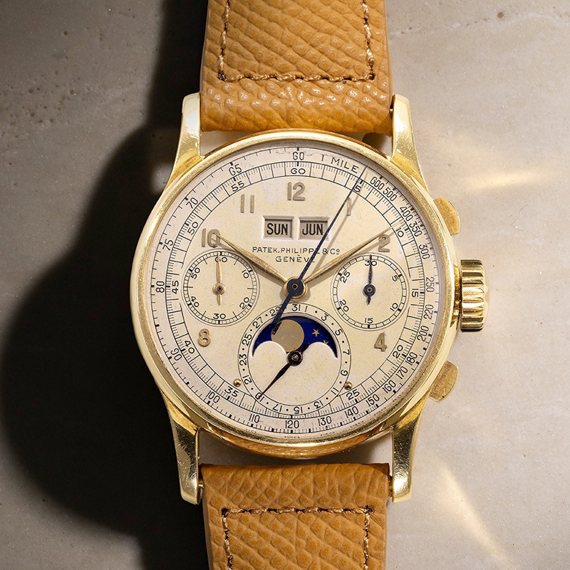 Хронограф Patek Philippe Ref. 1518 в 35 мм корпусе из желтого золота с вечным календарем и индикатором лунных фаз