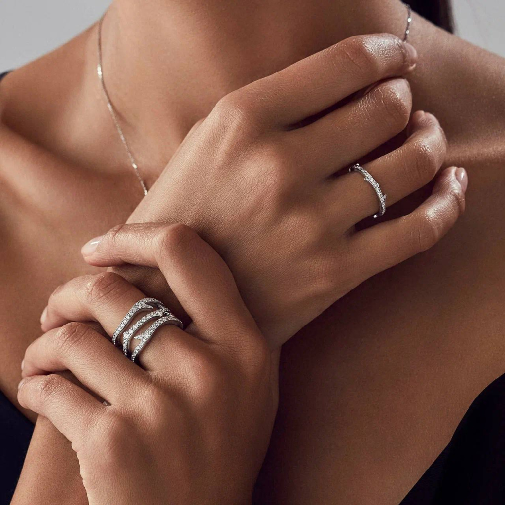 Кольца Stephen Webster Thorn из белого золота с бриллиантами